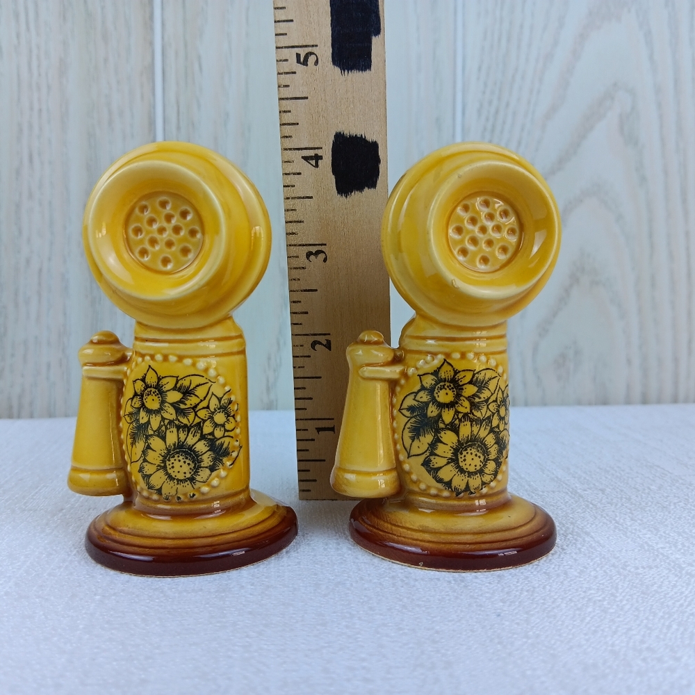 VTG Mustard Yellow Salt Pepper Shakers Of Antique Telephone w/ sunflower accent. - Picture 10 of 11